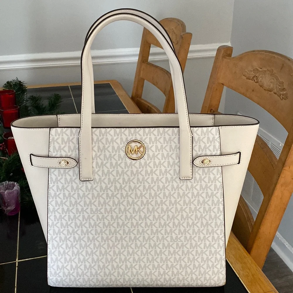 Bag has been carried 3 times and in brand new condition - Picture 1 of 5